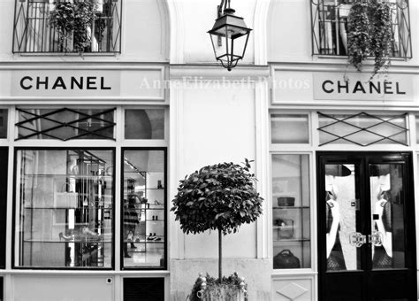 qui était coco chanel|Coco Chanel boutique in paris.